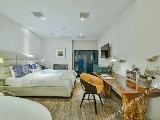 Cliff Hotel