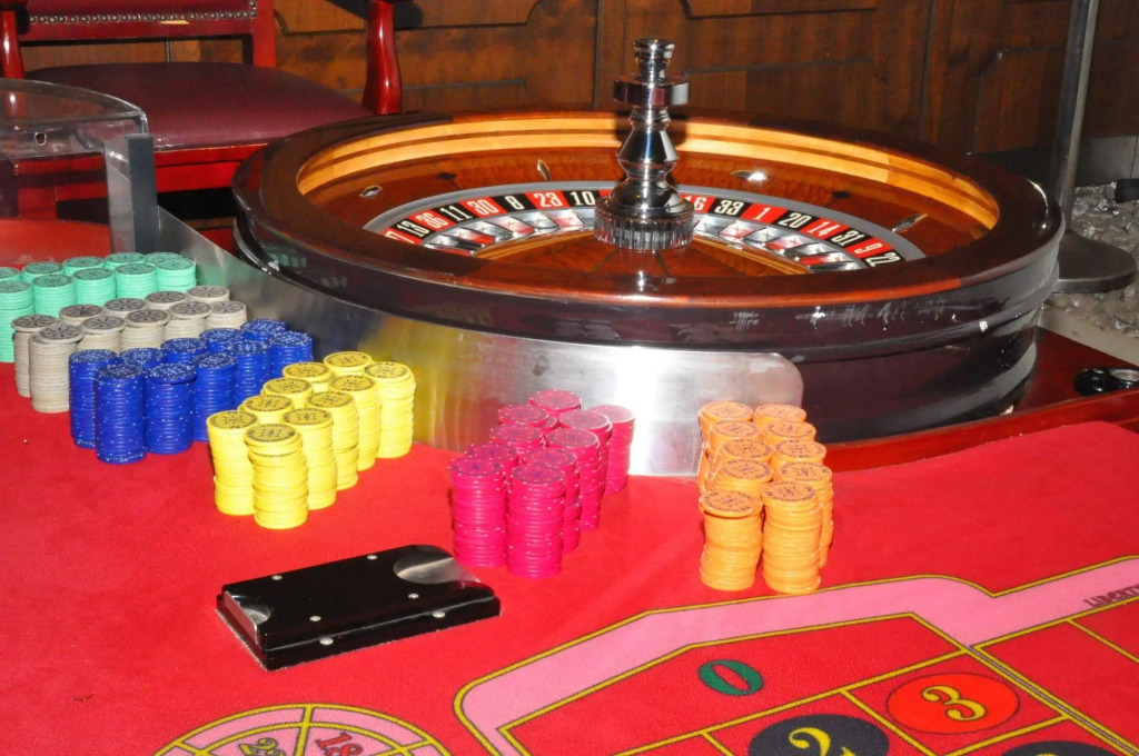 Отель Riviera Royal Hotel, Resort & Casino