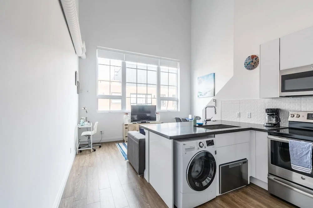 2BR 2storey Loft Free Parking Gym