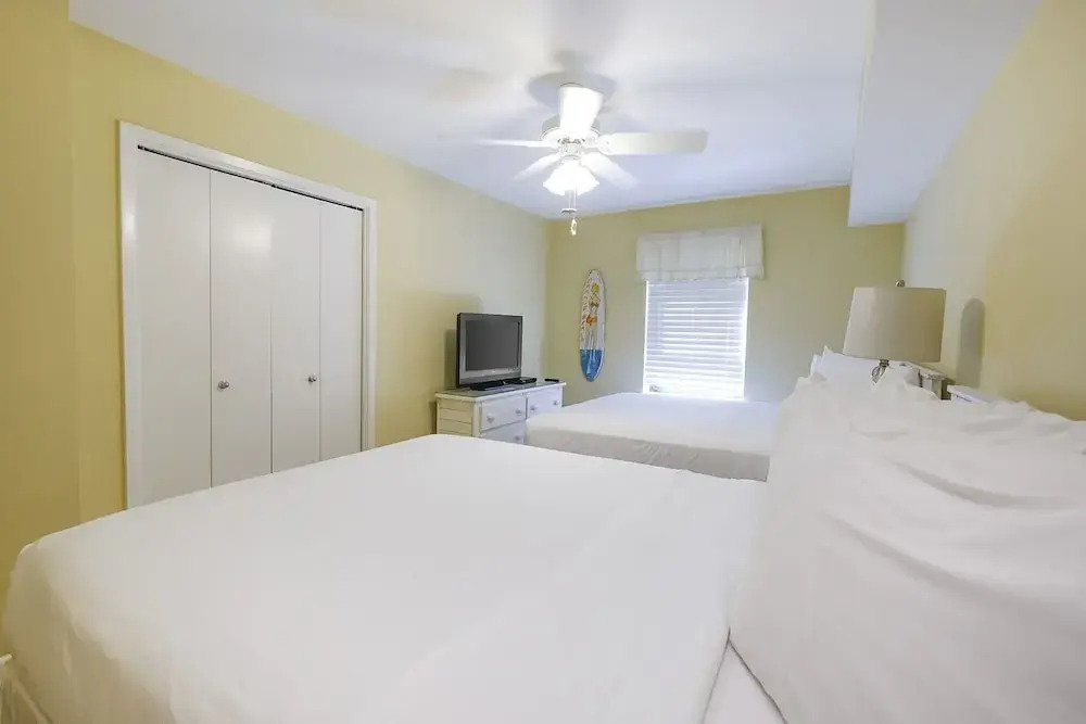 Phoenix Vi 61001 3 Bedroom Condo