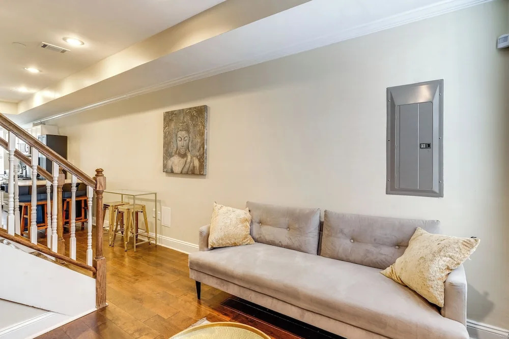 Centrally Located DC Row House Near Restaurants