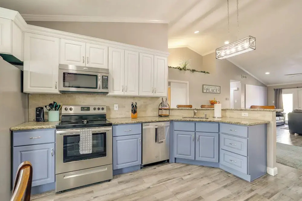 Private Pool & Hot Tub: Dog-friendly Live Oak Home
