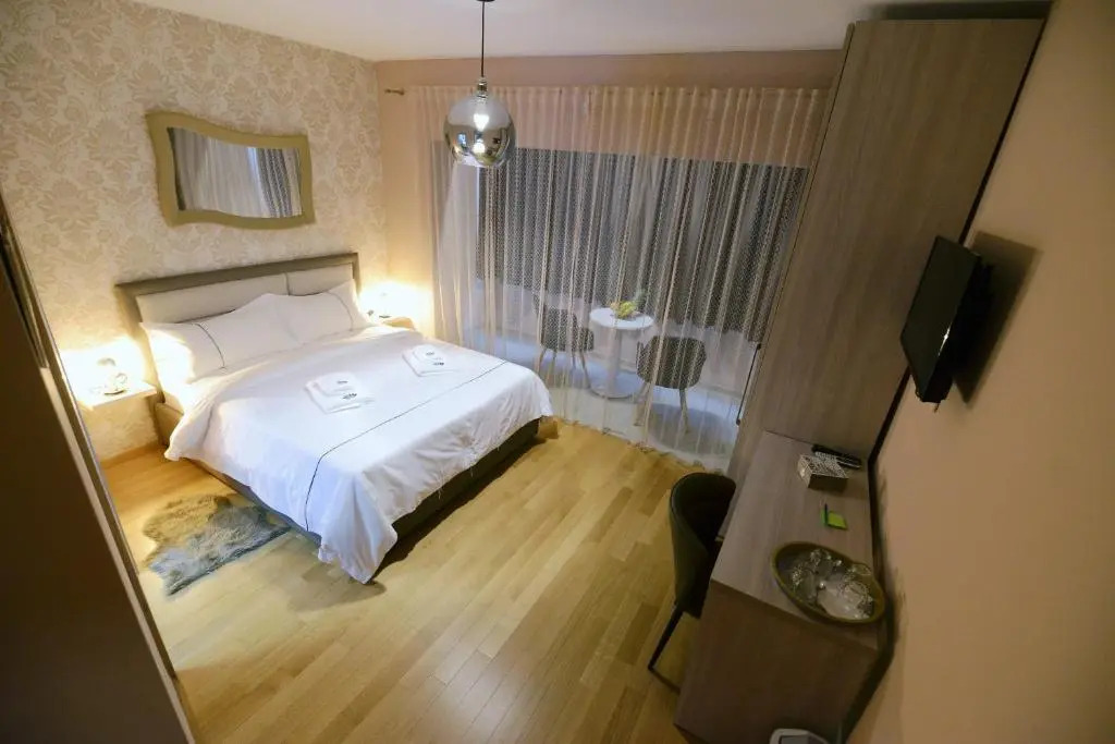 Tonio Rooms