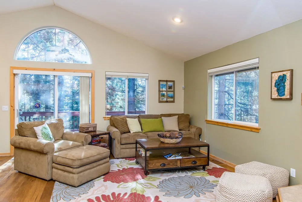 3BR 2 5BA Kings Beach Chalet by RedAwning