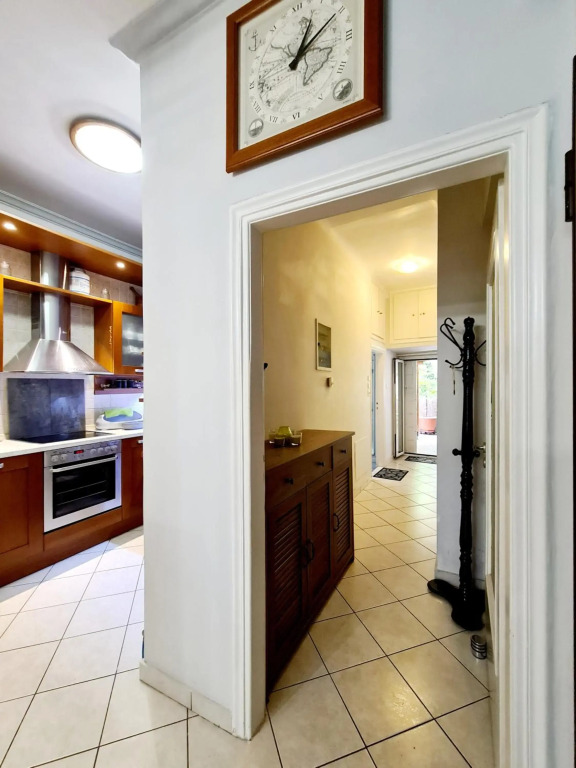 Large terrace apartment near city centre
