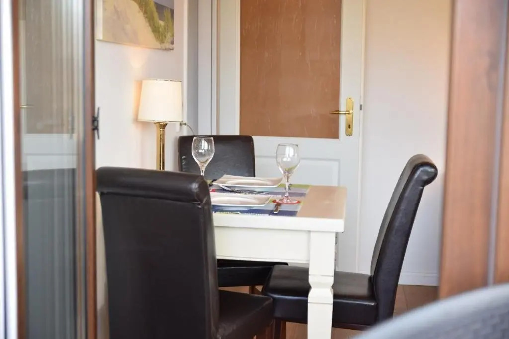 2-Zimmer-Appartement in der 2. Etage des Hauses.
