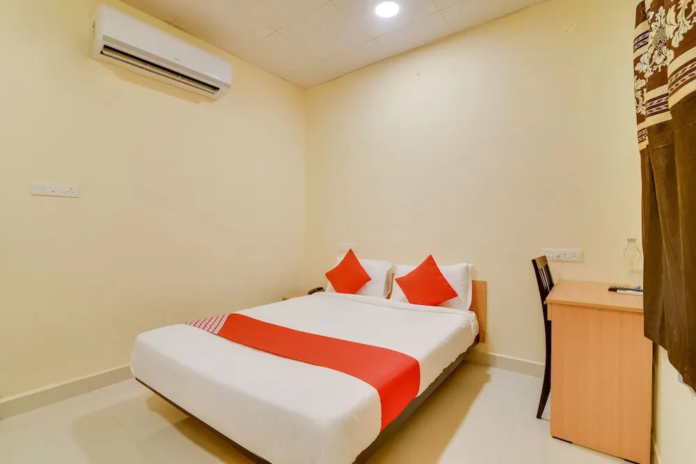 Oyo Flagship 39748 Om Sakthi Complex Pethuchettypet