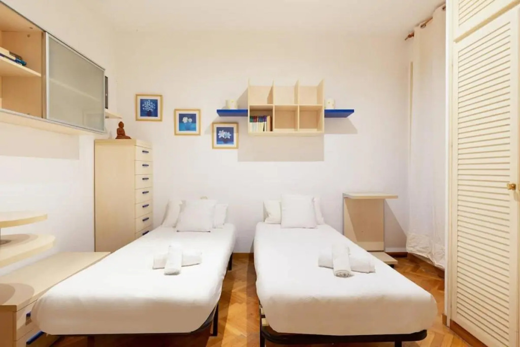 Magnificent and Massive 5 Bedroom Family Apartment and Terrace