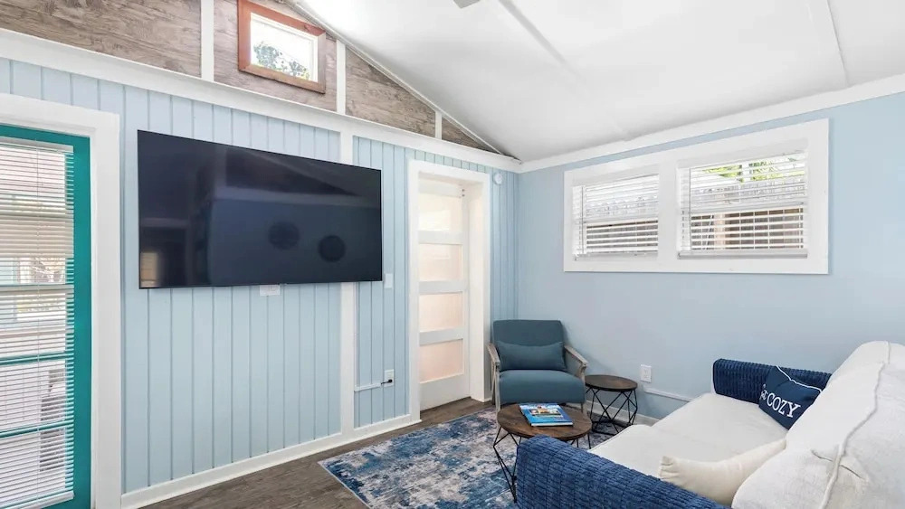 The Grinnell Cottage by Avantstay Shared Pool + Backyard Lounge Charming Cottage Steps to Waterfront Dining