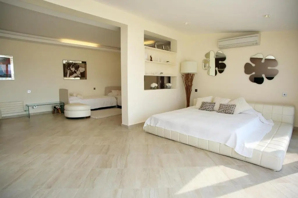 Seafront 5 Bedroom Villa Paradise in Sea Caves