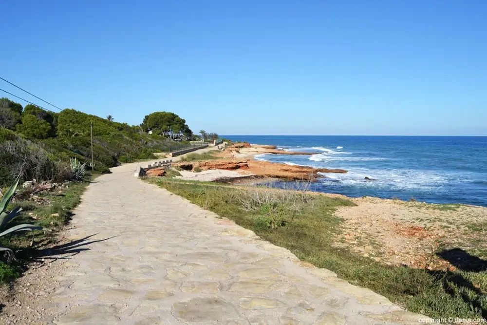 Beautiful 2-Bed first beach line apartment for 6