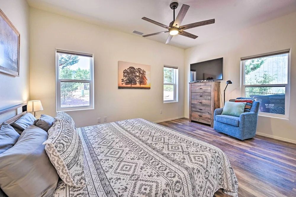 Hot Tub & Views: 'mountain High Pines Retreat'
