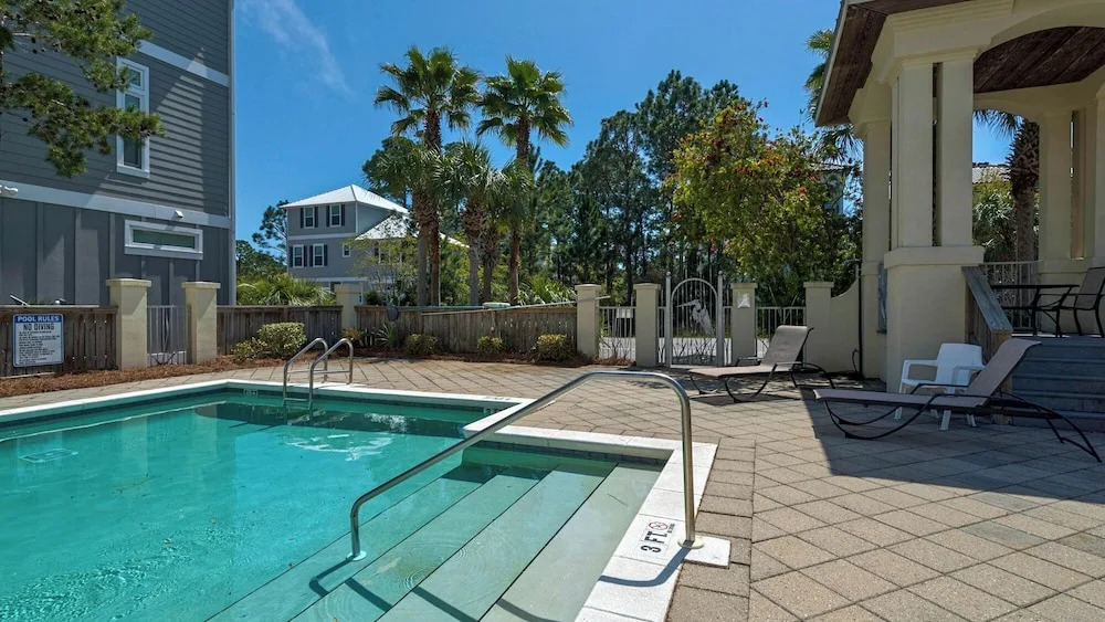 Seagrove 5 Bedroom - Deeded Beach - Elevator - Community Pool - Sleeps 12!