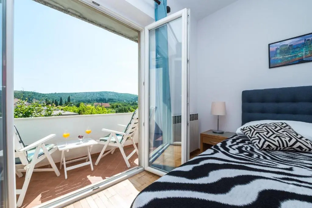 Francesca Guesthouse & Vardia Winery