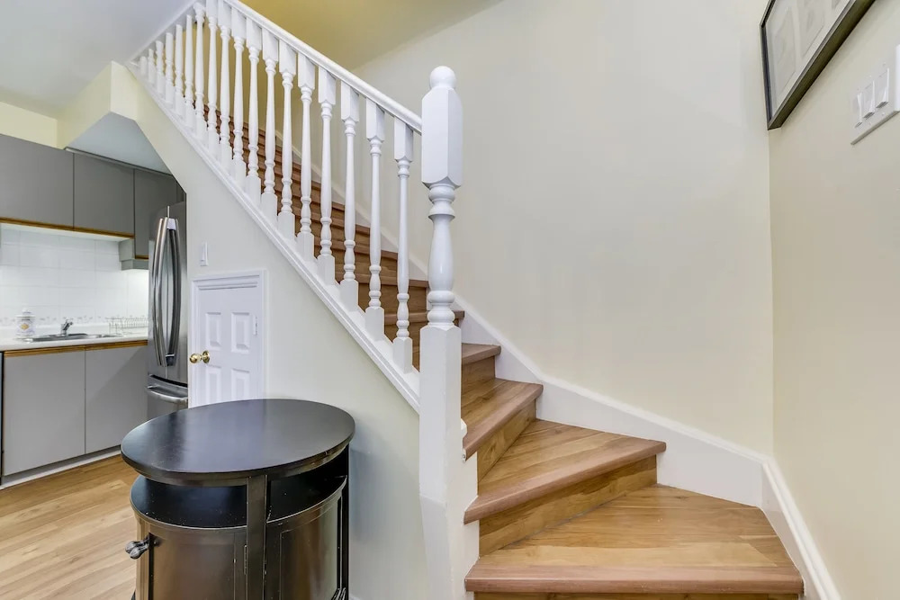 Newly Decorated 2BR Yorkville Home