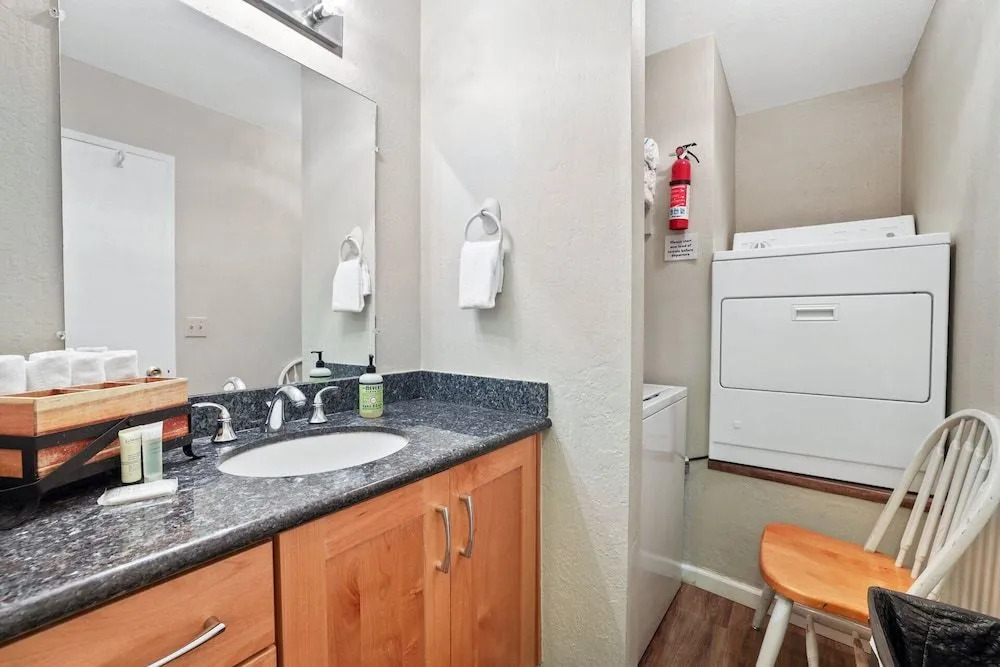 Family Fun Getaway - 3 Story Condo