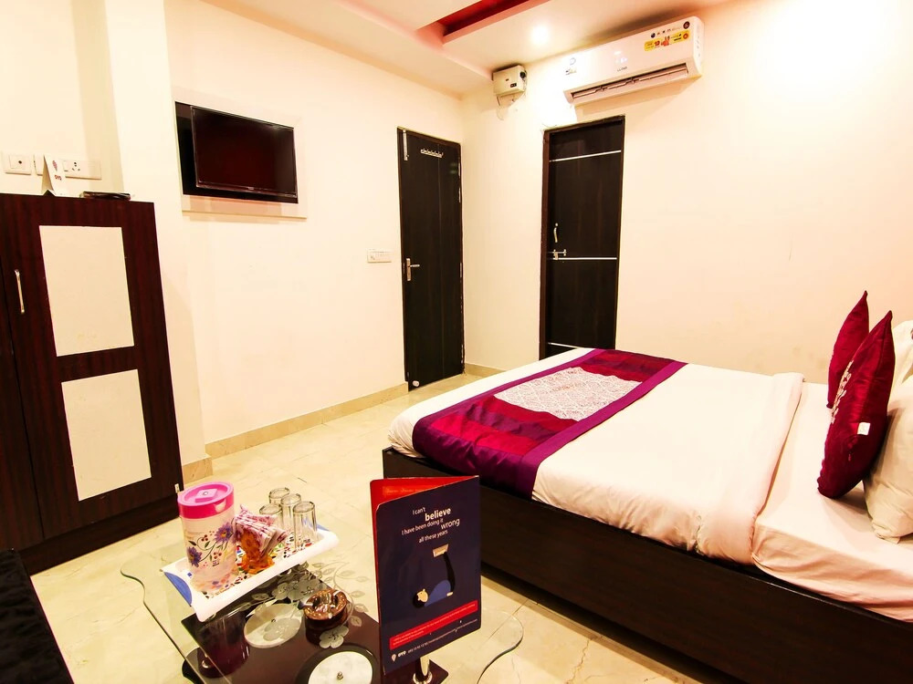 OYO 9907 Hotel Sanskar Palace