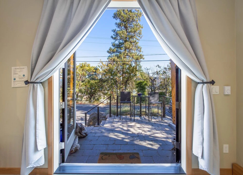 White Cap 1 Bedroom Home by Redawning