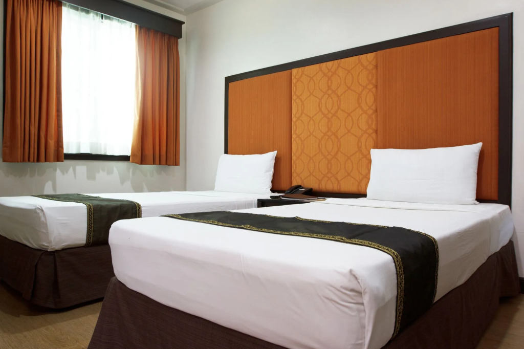 La Piazza Hotel and Convention Center Inc