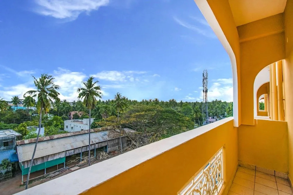 Fabhotel Radha Residency