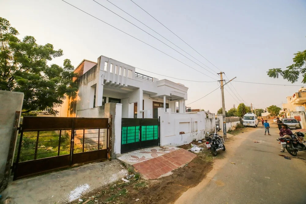 Oyo Home 16423 Spacious 3Bhk