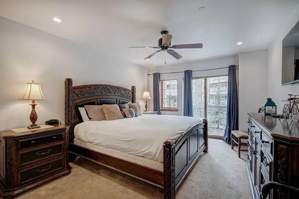 Modern and Updated St James Premium 3 Bedroom Residence 3 Condo by RedAwning