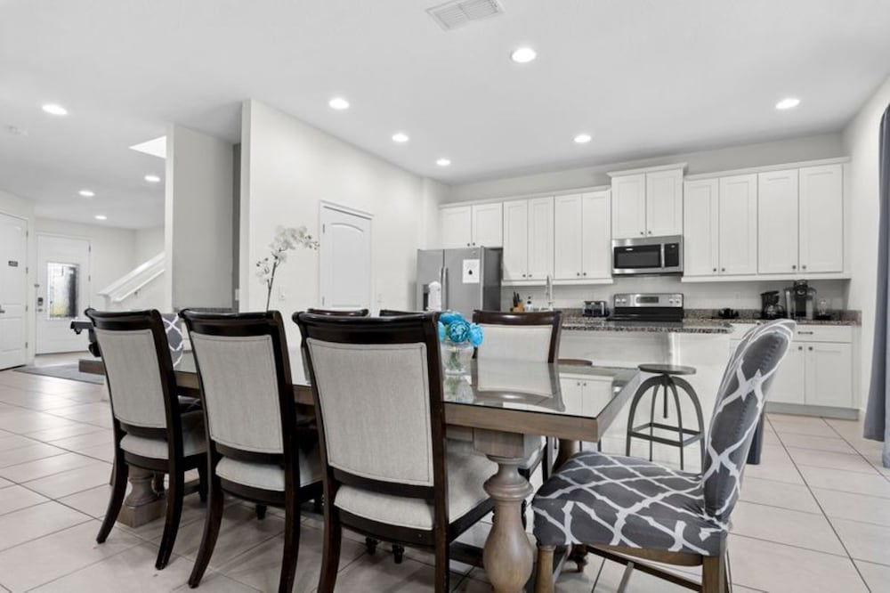320-6-pc-pet Friendly 6 Bedroom Home With Game Room