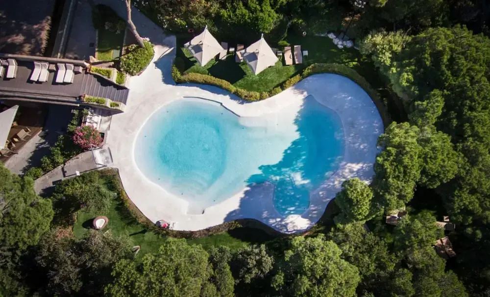 Modernes Studio mit Gemeinschaftlichen Pool