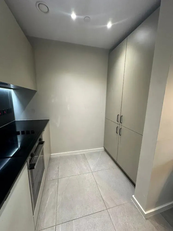 2br-2ensuite-balcony-cityview-parking-central
