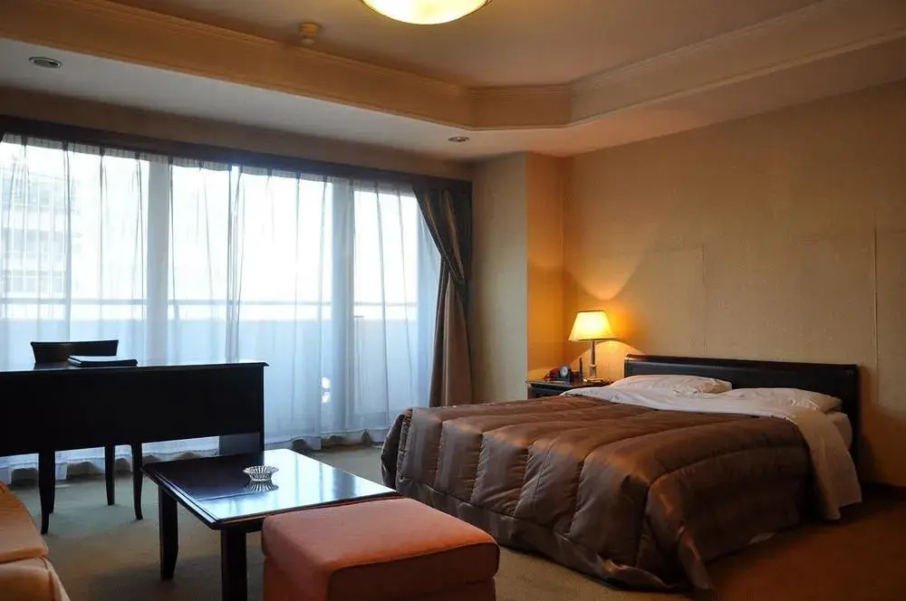 Longtou Hotel