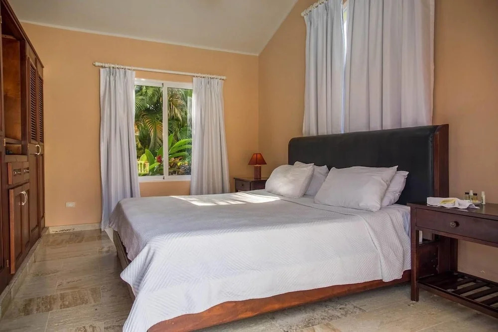 Private Villa! All Bedrooms /w TVs and in Livingroom