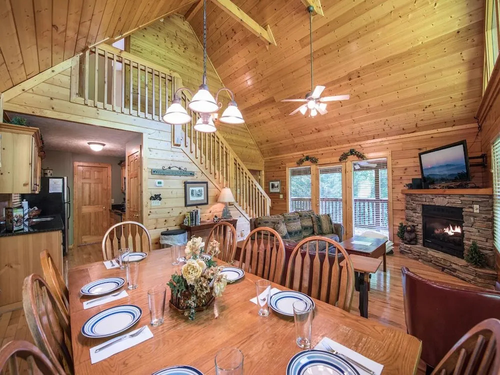 Bears Corner 3 Bedroom Home with Hot Tub