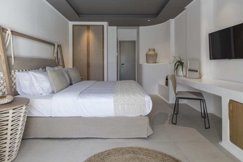 Adorno Beach Hotel and Suites