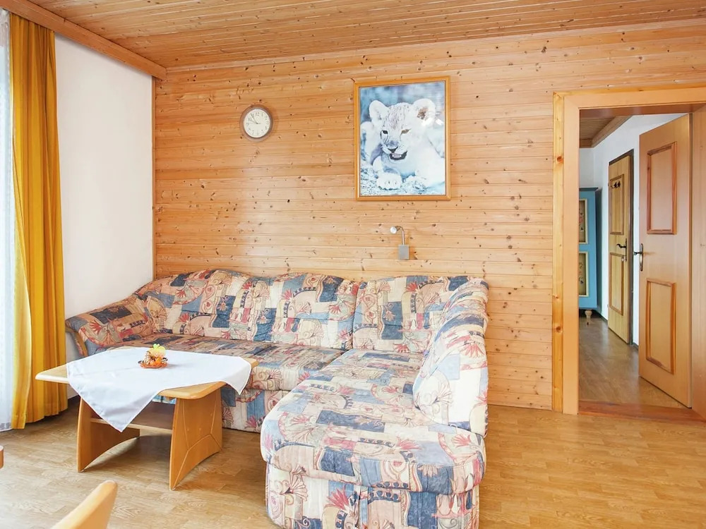 Sunny Hillside Apartment in Mittersill near Public Transport