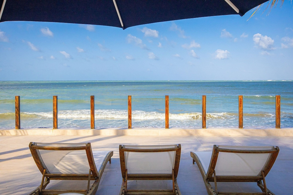 Casa dos Corais - Foot in the Sand by Carpediem