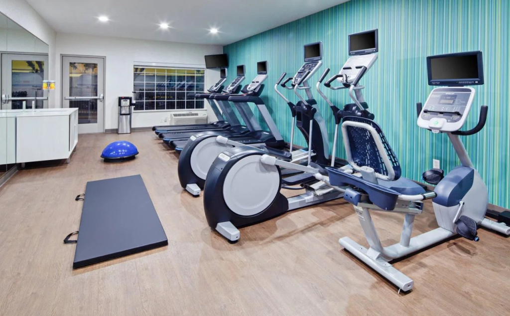 Holiday Inn Express & Suites - Tulare by IHG