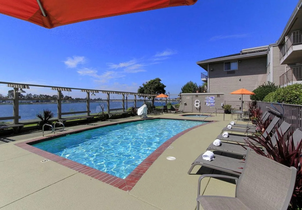 Executive Inn & Suites Embarcadero Cove