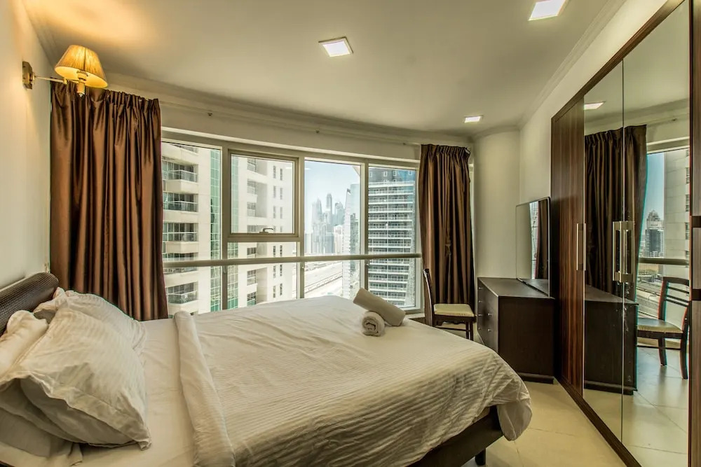 JLT - Goldcrest Executive 1 Cluster C