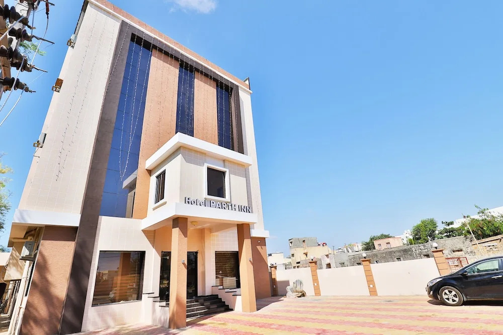 OYO 23174 Hotel Parth Inn