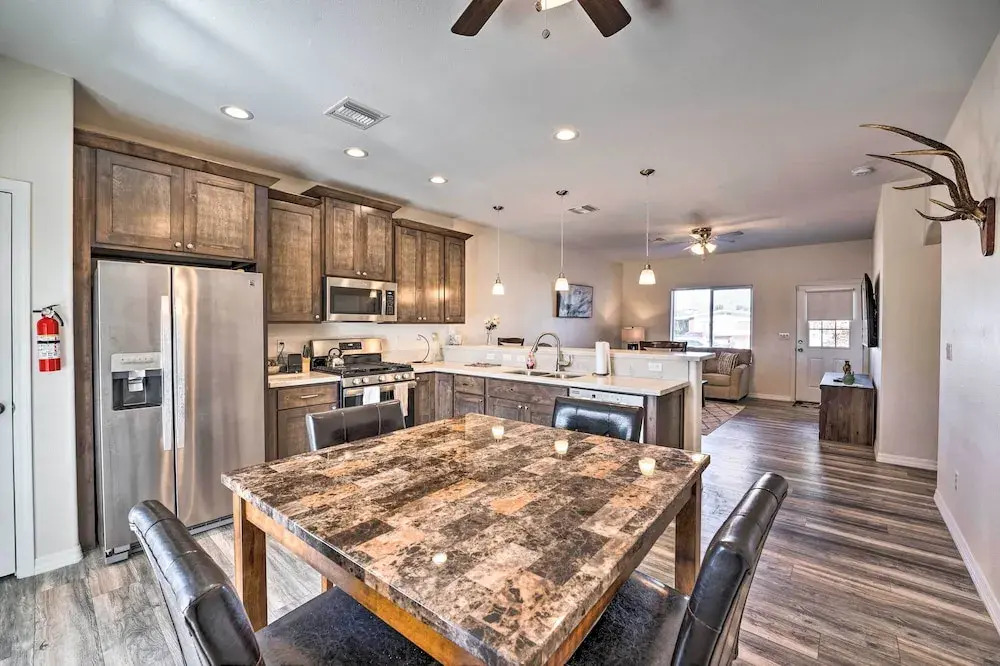 Pet-friendly Retreat - 1 Block to Colorado River!