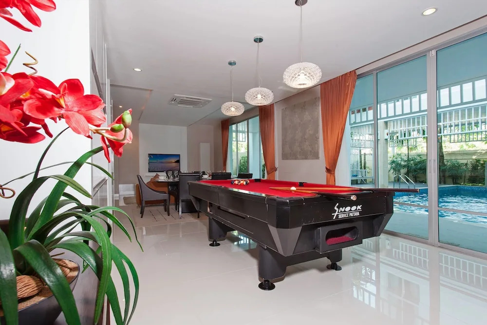Jomtien Waree 9 with 6 bedrooms
