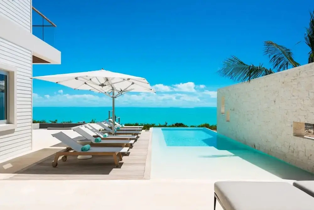 Luxurious Oceanfront Villa Infinity Pool Plunge
