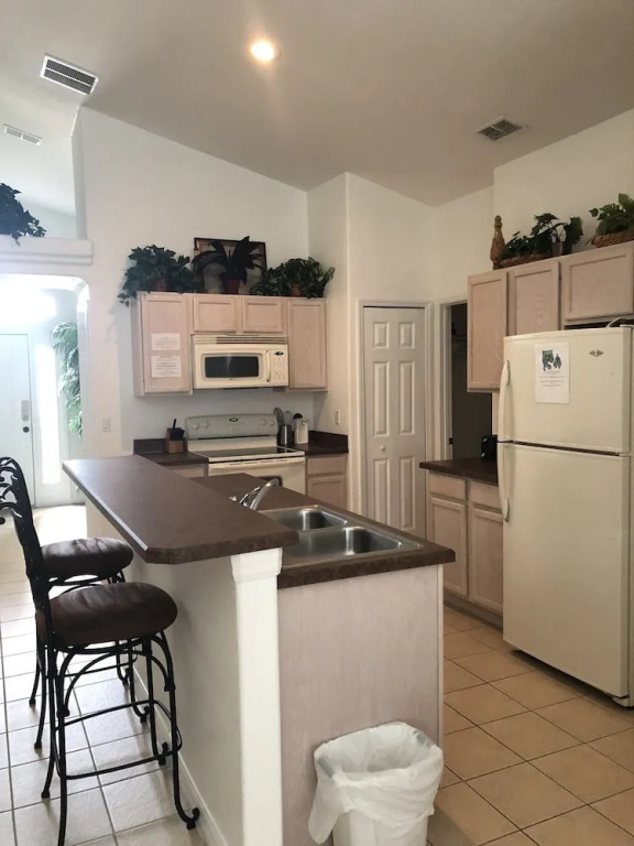 3BR Vizcay Pool Home 129 by OVRH