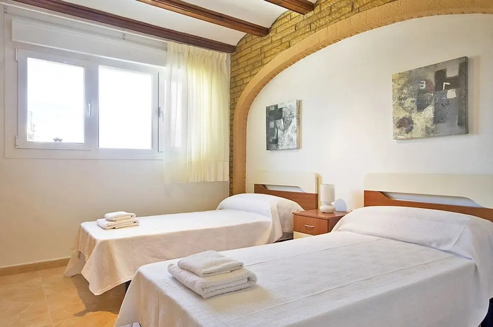Villa - 7 Bedrooms with Pool and WiFi - 105006