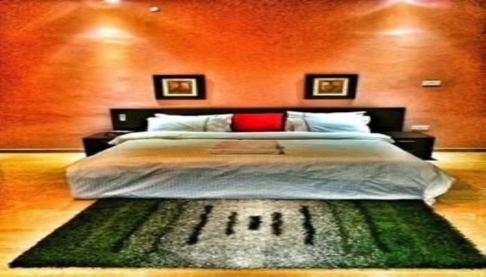 The 09 Club House Lounge And Suites