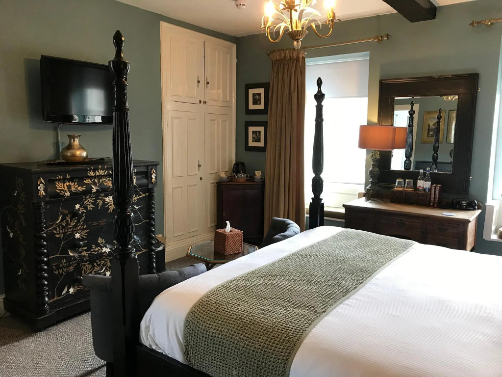 Bridge House Hotel