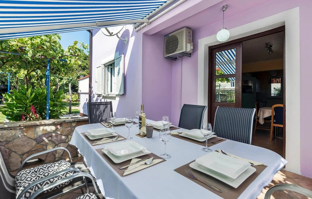 Amazing Home in Vinez With Wifi and 3 Bedrooms