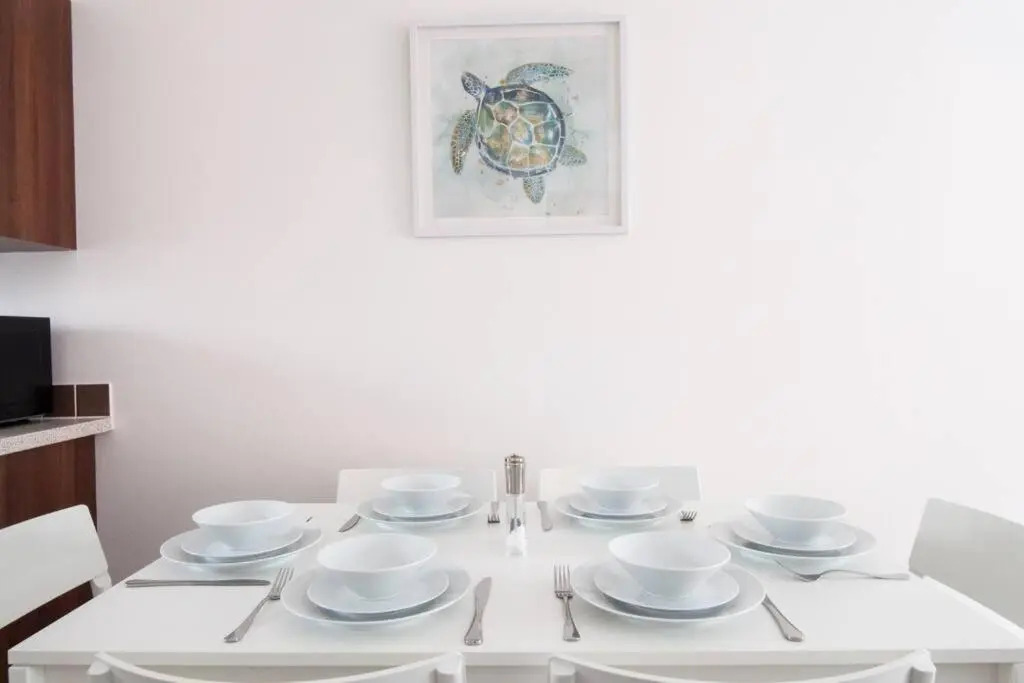 *NEW* Central Derby Apt, with Parking - Sleeps 6