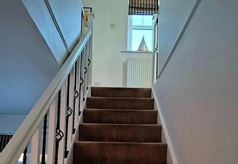 2-br, Sleeps 4 Near Beach w Garden, Parking & Pets