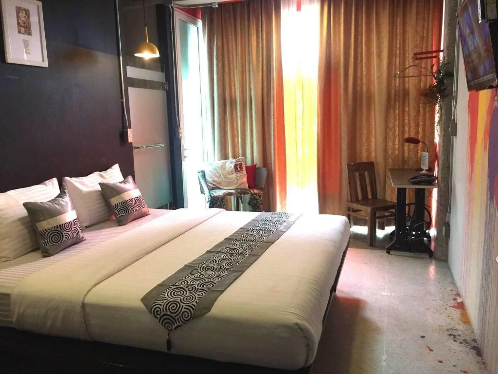 Silom Art Hostel